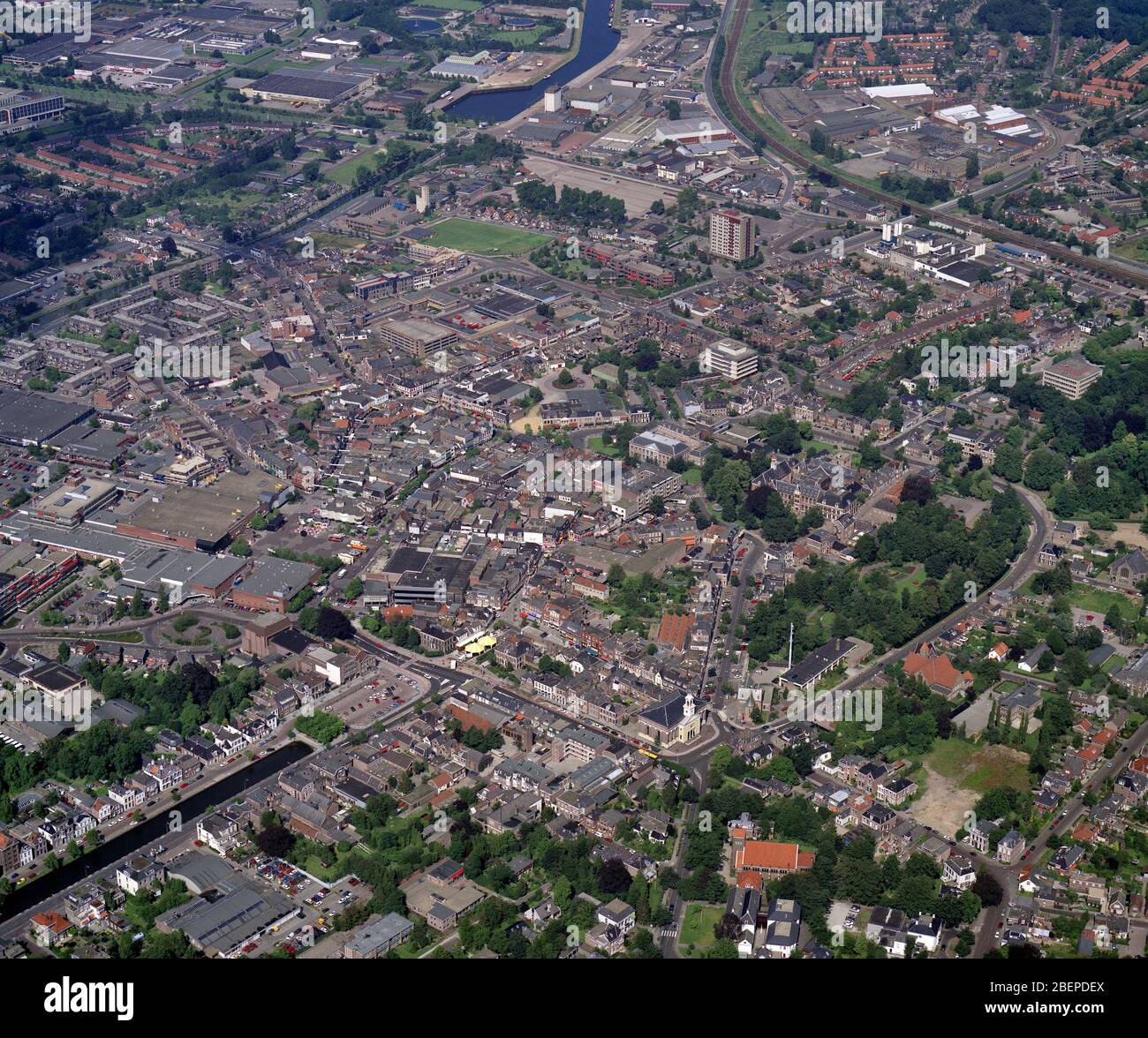 Assen, Olanda, 12 - 1990 luglio: Foto aerea storica del centro della città Assen nella provincia di Drenthe Foto Stock