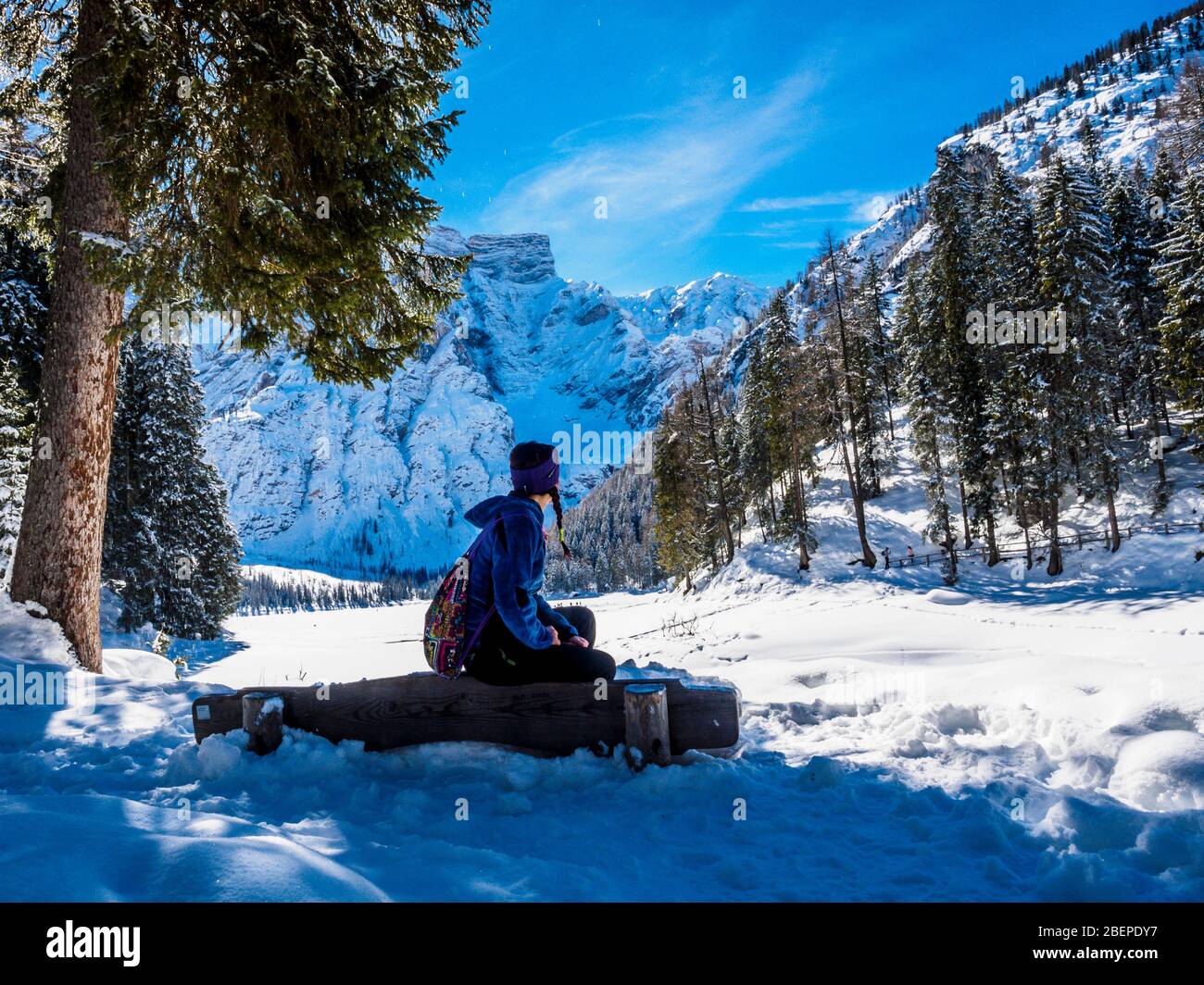 Bellissimo panorama del Lago di braies nelle Dolomiti. Foto Stock