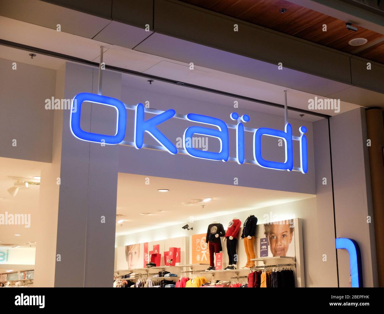 Okaïdi storefront. Okaïdi è una catena di negozi di abbigliamento e marchi  francesi per bambini da 0 a 14 anni Foto stock - Alamy