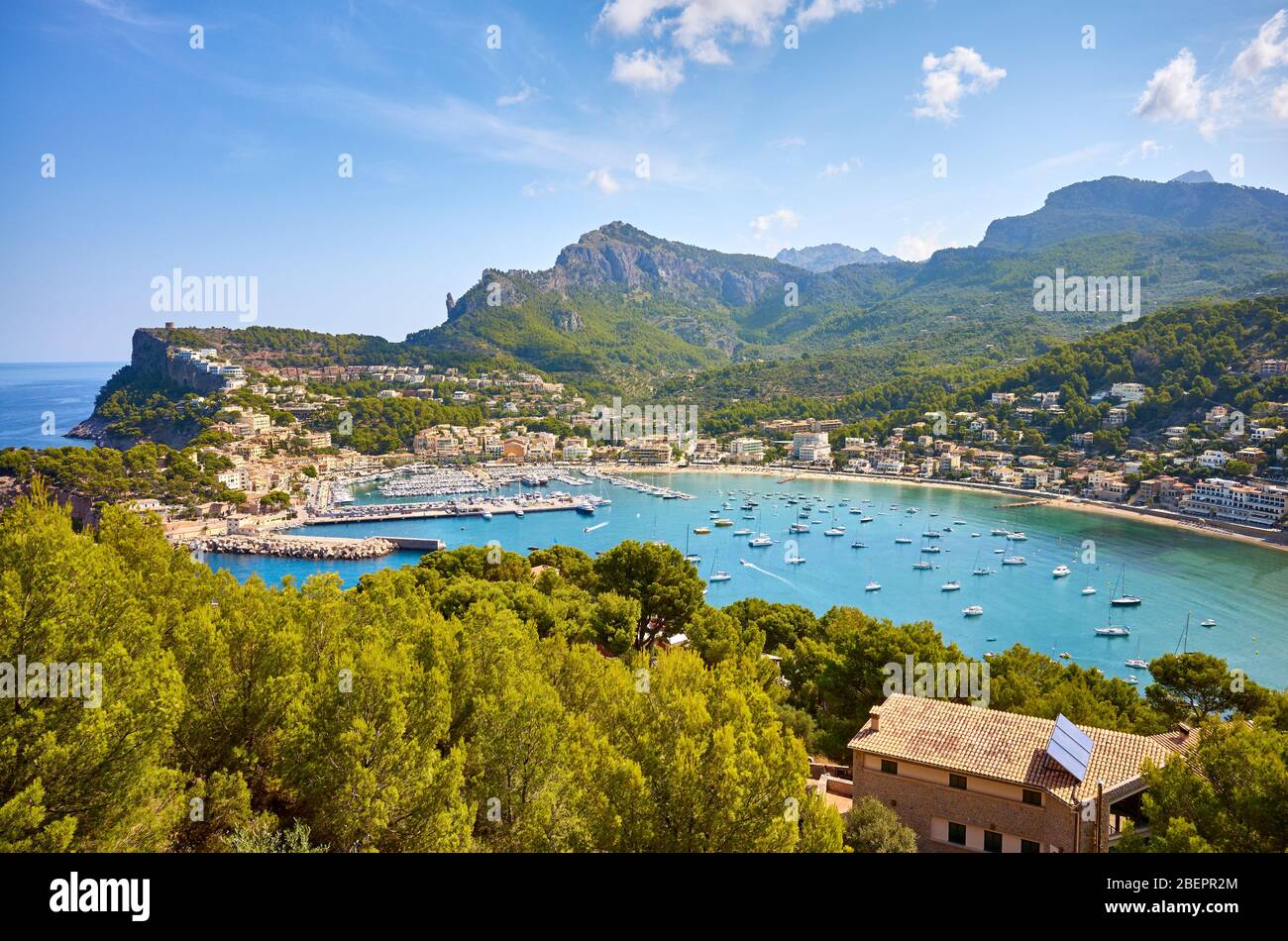 Port de Soller in una giornata di sole, Maiorca, Spagna. Foto Stock