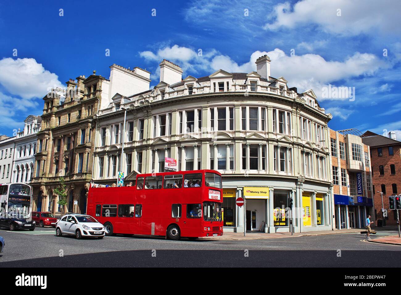 L'autobus a due piani, Belfast, Irlanda del Nord, Regno Unito Foto Stock