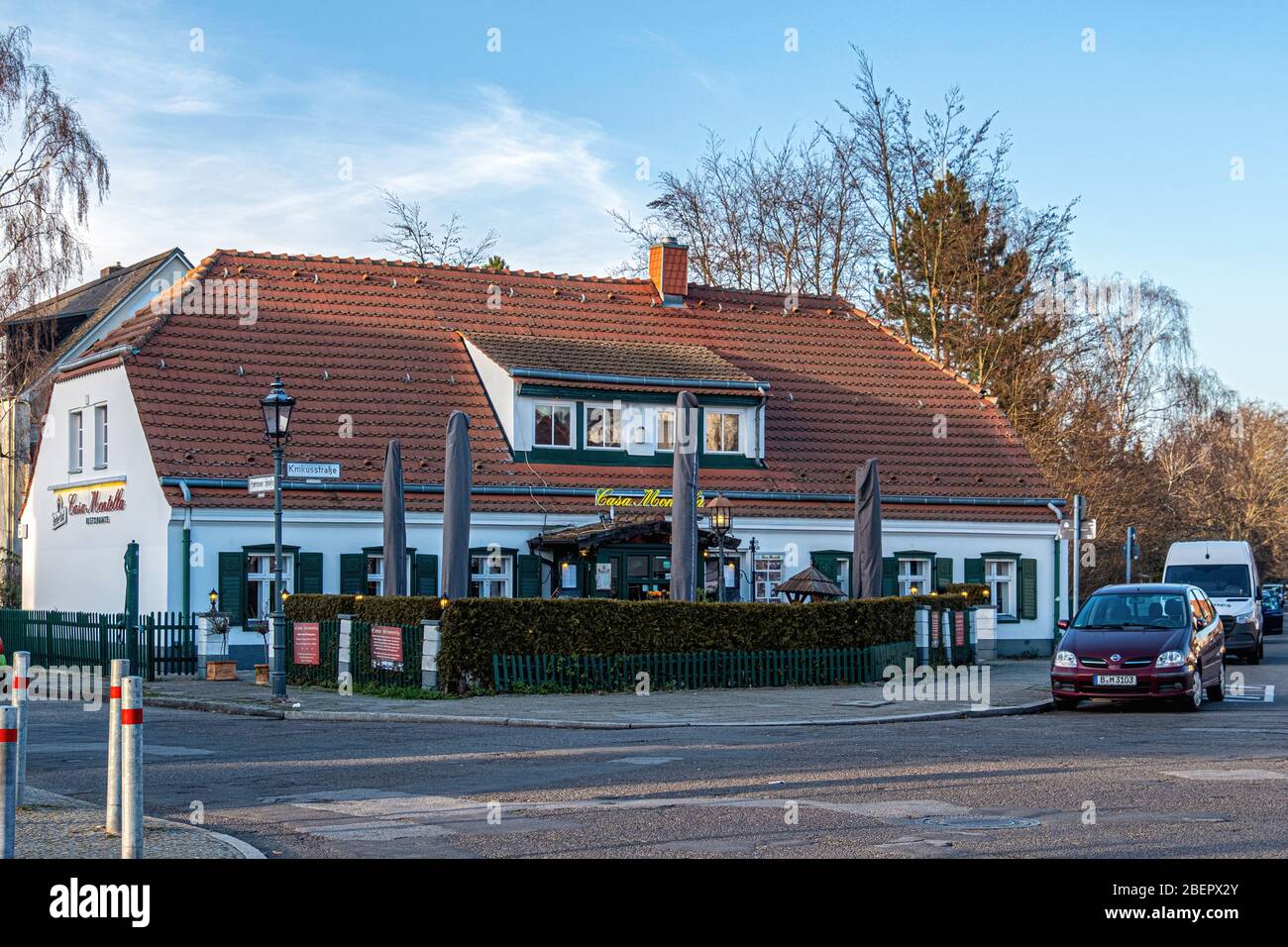 Casa Montella Ristorante. Ristorante italiano in antico edificio storico, Krokusstrasse 80, Rudow-Berlin, Neukölln, Germania Foto Stock