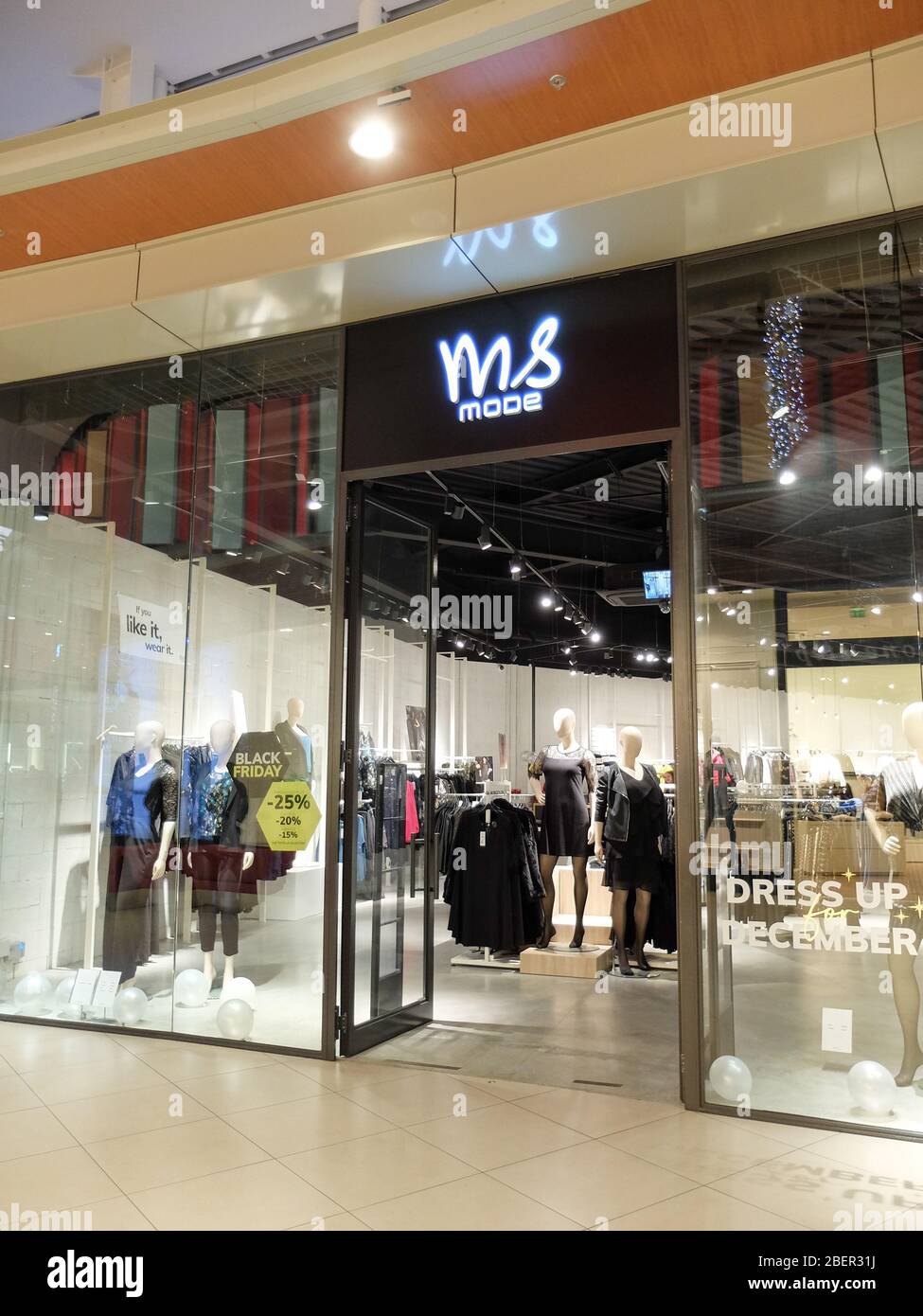 Storefront in modalità MS. MS Mode è un marchio olandese di abbigliamento pronto all'uso creato a Rotterdam nel 1964, con il 2013 Foto Stock