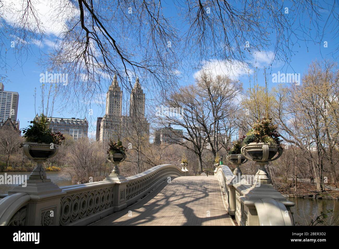 Bow Bridge senza nessuno su di esso, Central Park, New York City. Foto Stock
