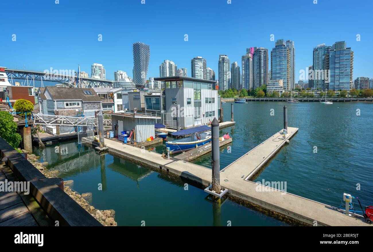 Villaggio sul mare, case galleggianti sull'isola di Granville a Vancouver, British Columbia, Canada Foto Stock