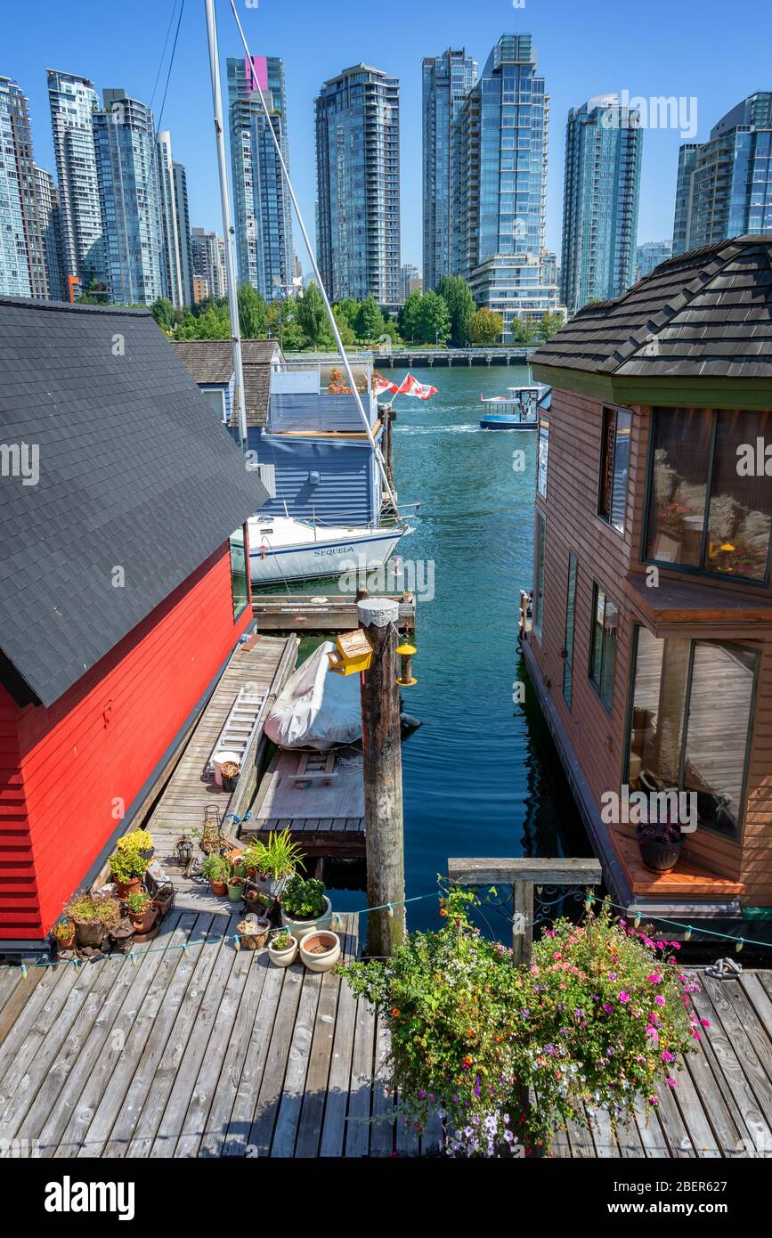 Villaggio sul mare, case galleggianti sull'isola di Granville a Vancouver, British Columbia, Canada Foto Stock