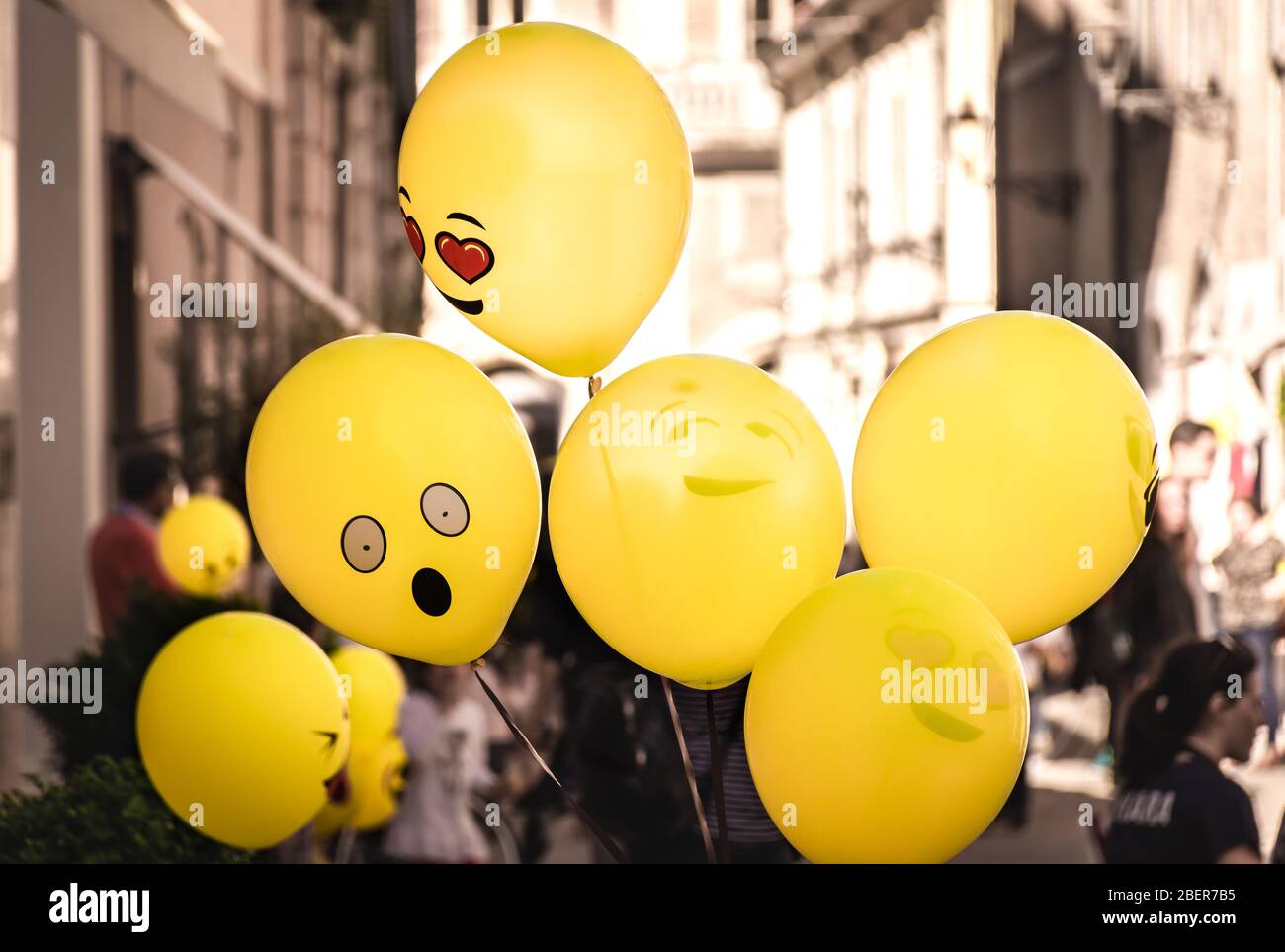 Palloncini con faccina sorridente immagini e fotografie stock ad alta  risoluzione - Alamy
