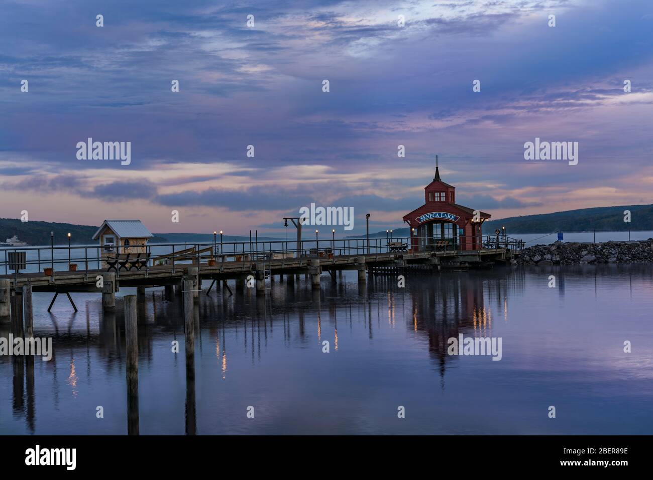Molo pubblico sul lago Seneca a Watkins Glen, Schuyler County, NY Foto Stock
