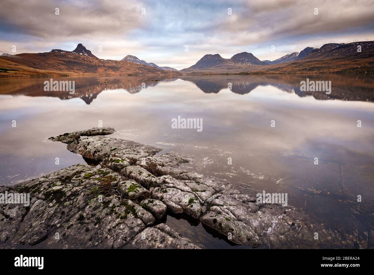 Loch Bad a Ghahill e Stac Pollaidh nella riserva naturale nazionale di Inverpolly, nelle Highlands scozzesi del Nord Ovest Foto Stock