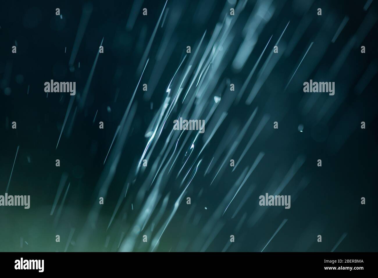 Astratto fiocchi bianchi su sfondo blu notte Foto Stock