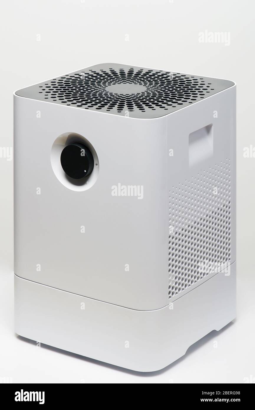 Umidificatore bianco con ventilazione dell'aria moderna isolato Foto Stock
