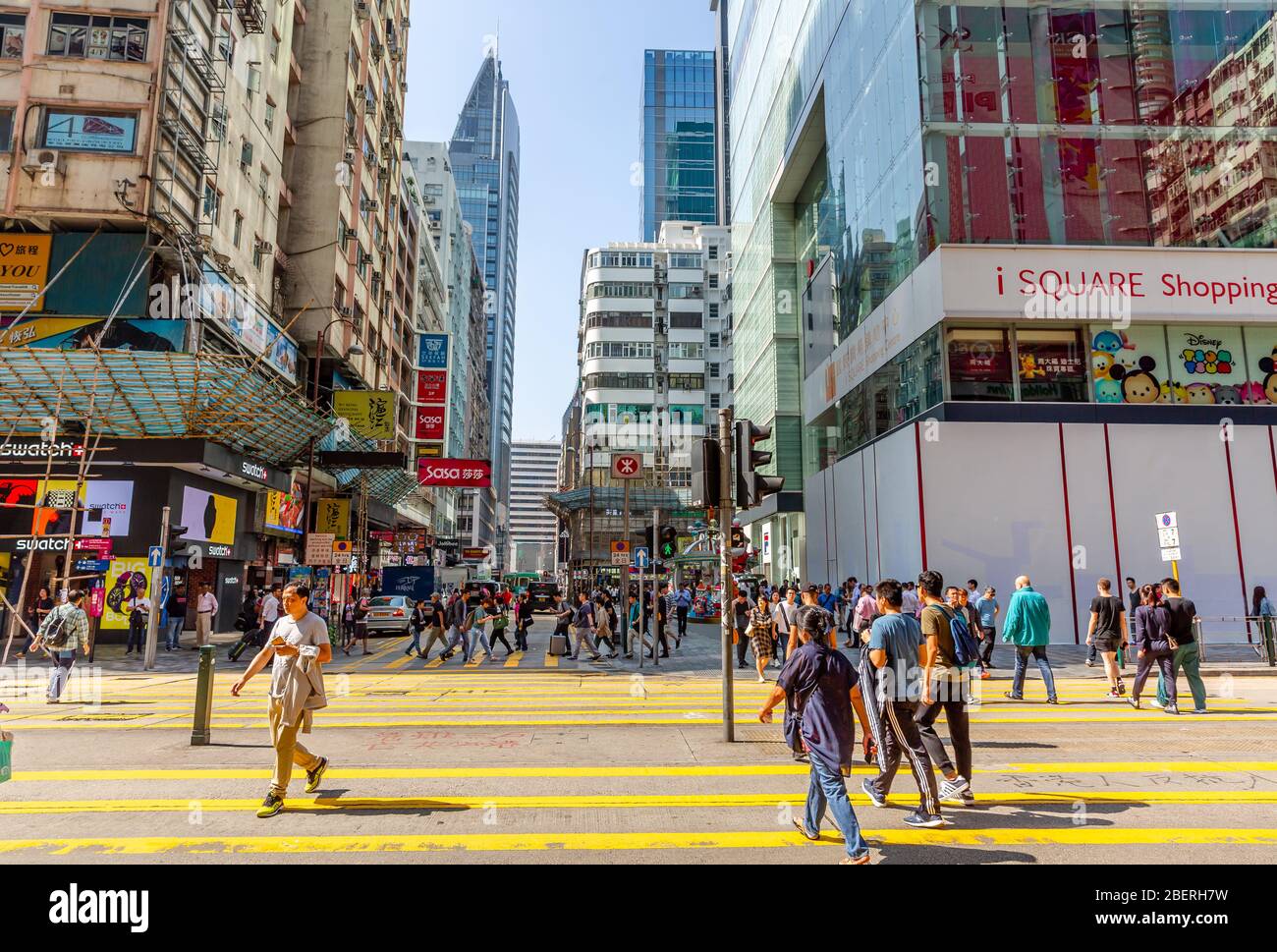 Via Tsim Sha Tsui . Tsim Sha Tsui Street è un popolare luogo di shopping a Hong Kong. Foto Stock