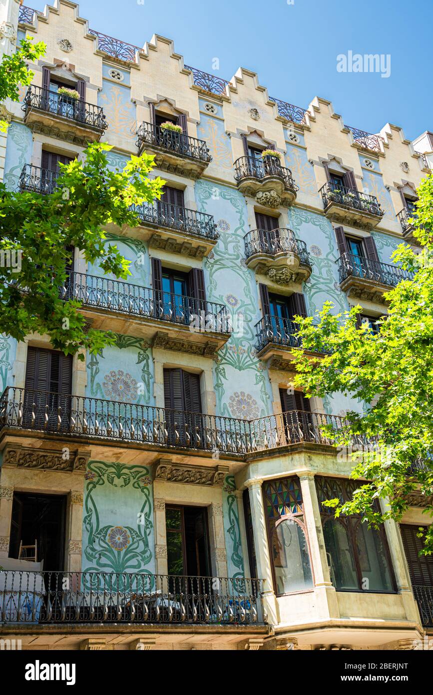 Dettaglio di bella facciata edificio architettura in città di Barcellona, Spagna Foto Stock