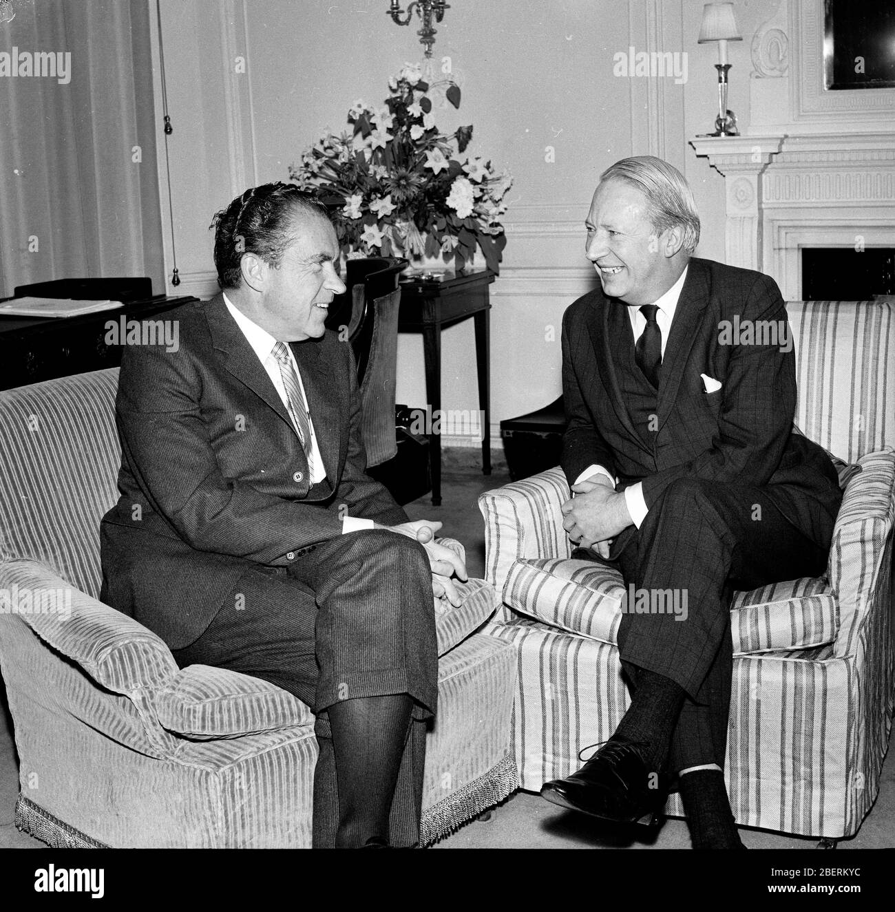 Il presidente DEGLI STATI UNITI Richard Nixon e il primo ministro britannico Edward Heath a Claridges nel 1969 Foto Stock