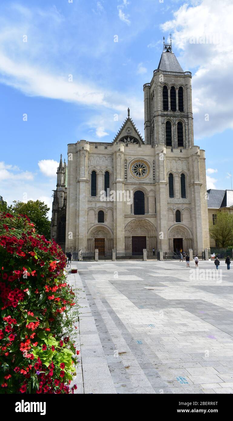 Basilique Saint-Denis o Basilica di Saint Denis, facciata ovest. Parigi, Francia. Foto Stock