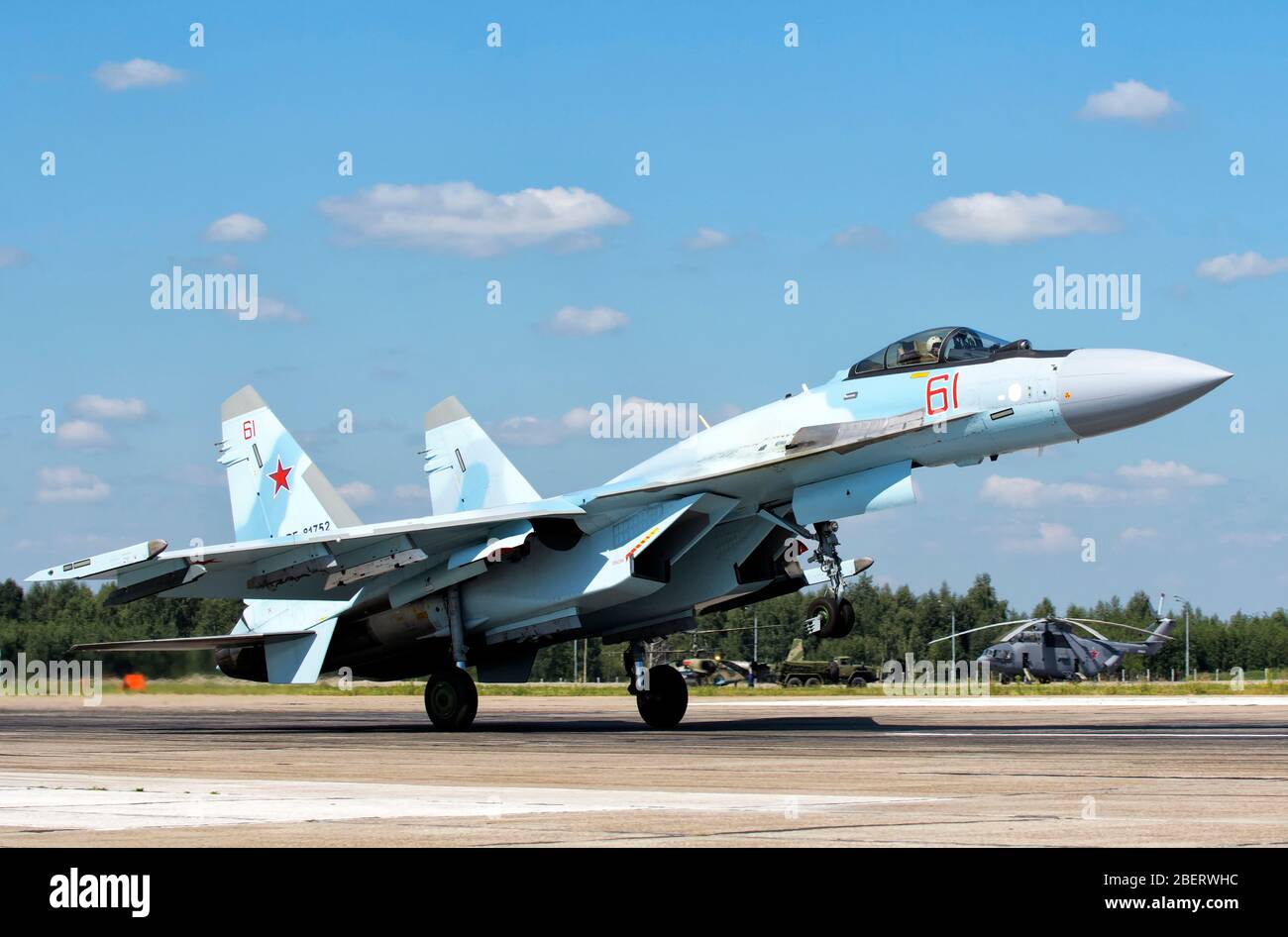 L'aeronautica russa su-35 atterra alla base aerea Dyagilevo, Russia. Foto Stock