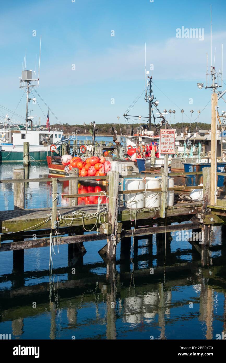 Barche commerciali da pesca ormeggiate a Sandwich Marina, Cape Cod, Massachusetts USA Foto Stock