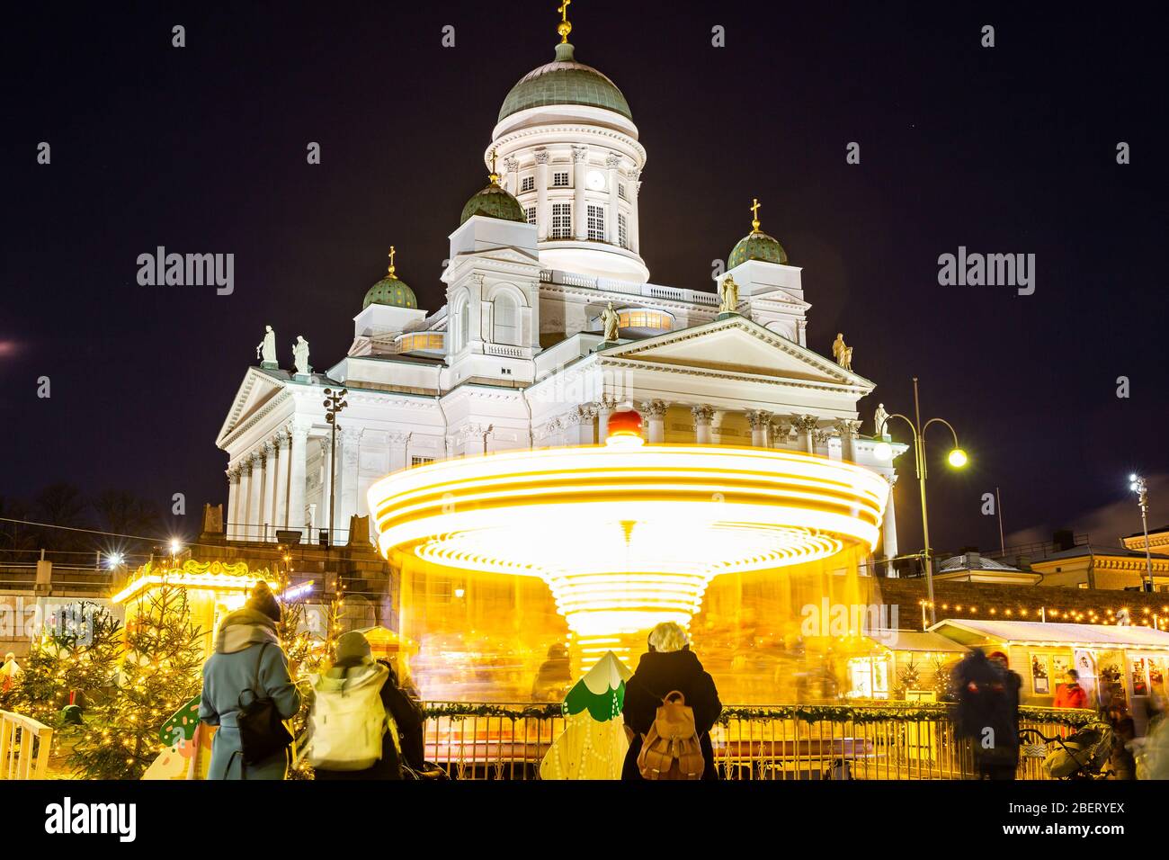 Mercatino di Natale nella città vecchia e la cattedrale di Helsinki, Finlandia. Foto Stock