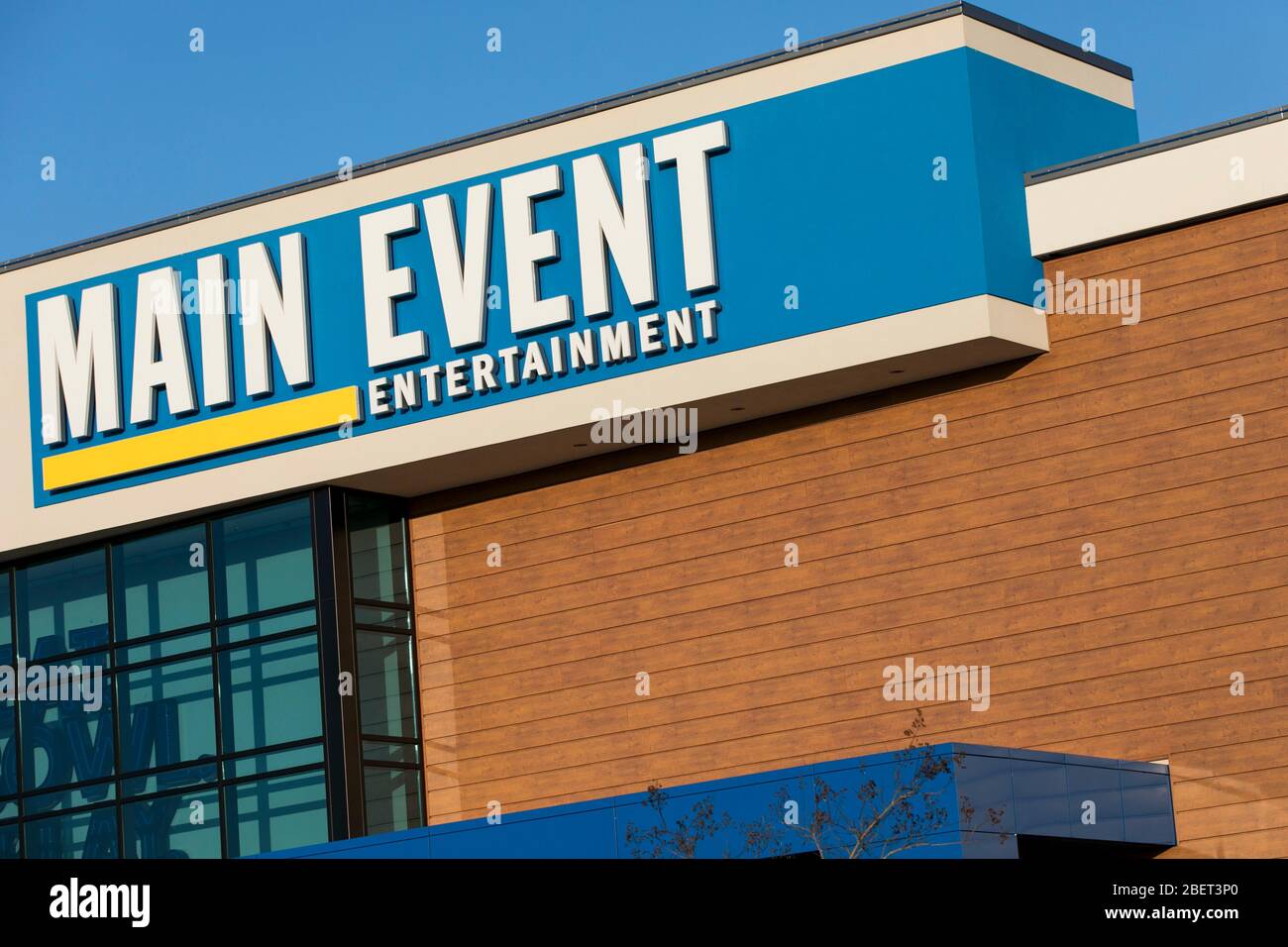 Un logo all'esterno di un'area di intrattenimento principale a Newark, Delaware, il 11 aprile 2020. Foto Stock