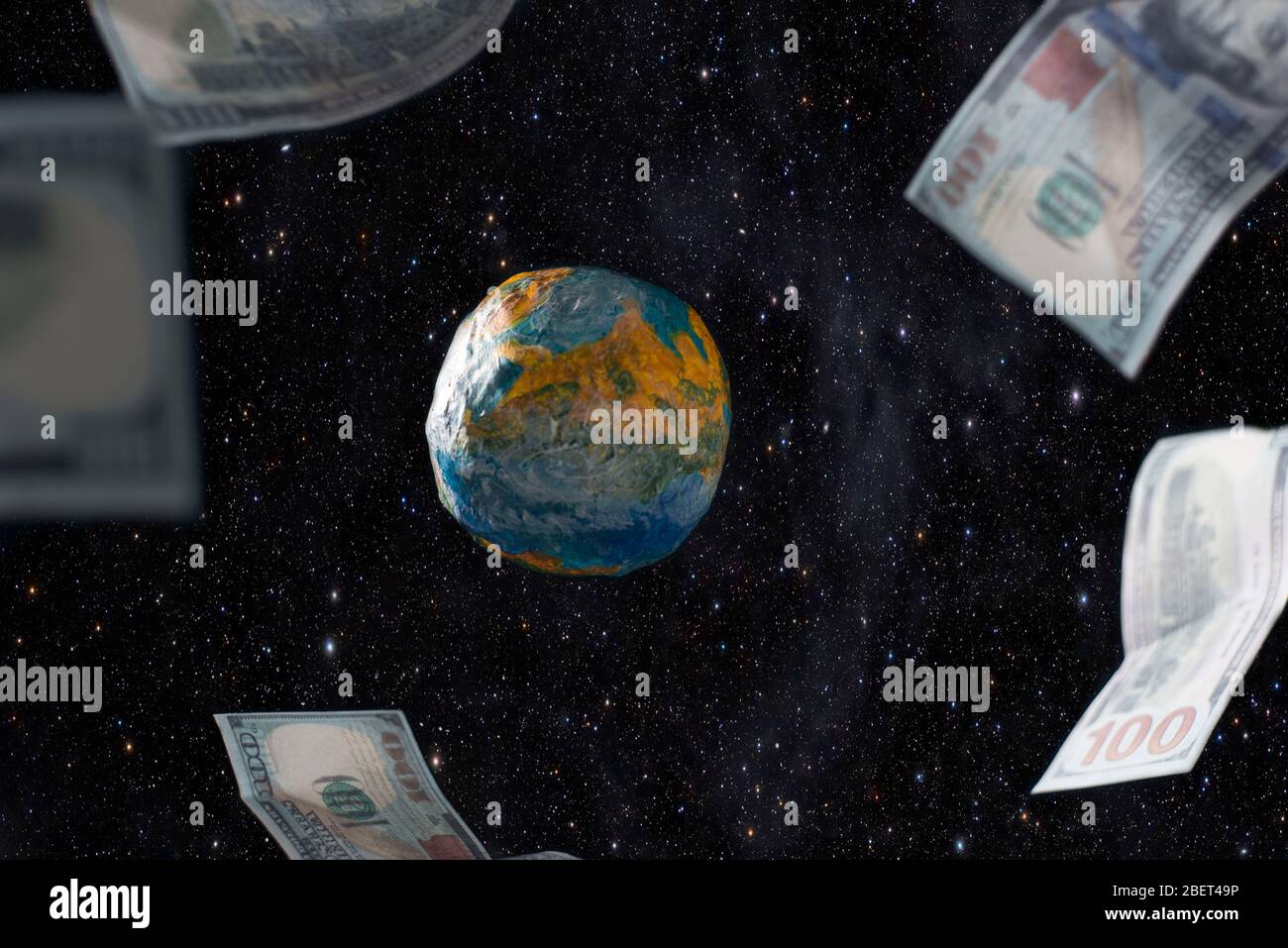 Il concetto di levitazione del dollaro si aggira intorno alla disposizione del pianeta Terra, contro lo sfondo dello spazio. Il denaro governa il mondo. Intorno all'aereo Foto Stock
