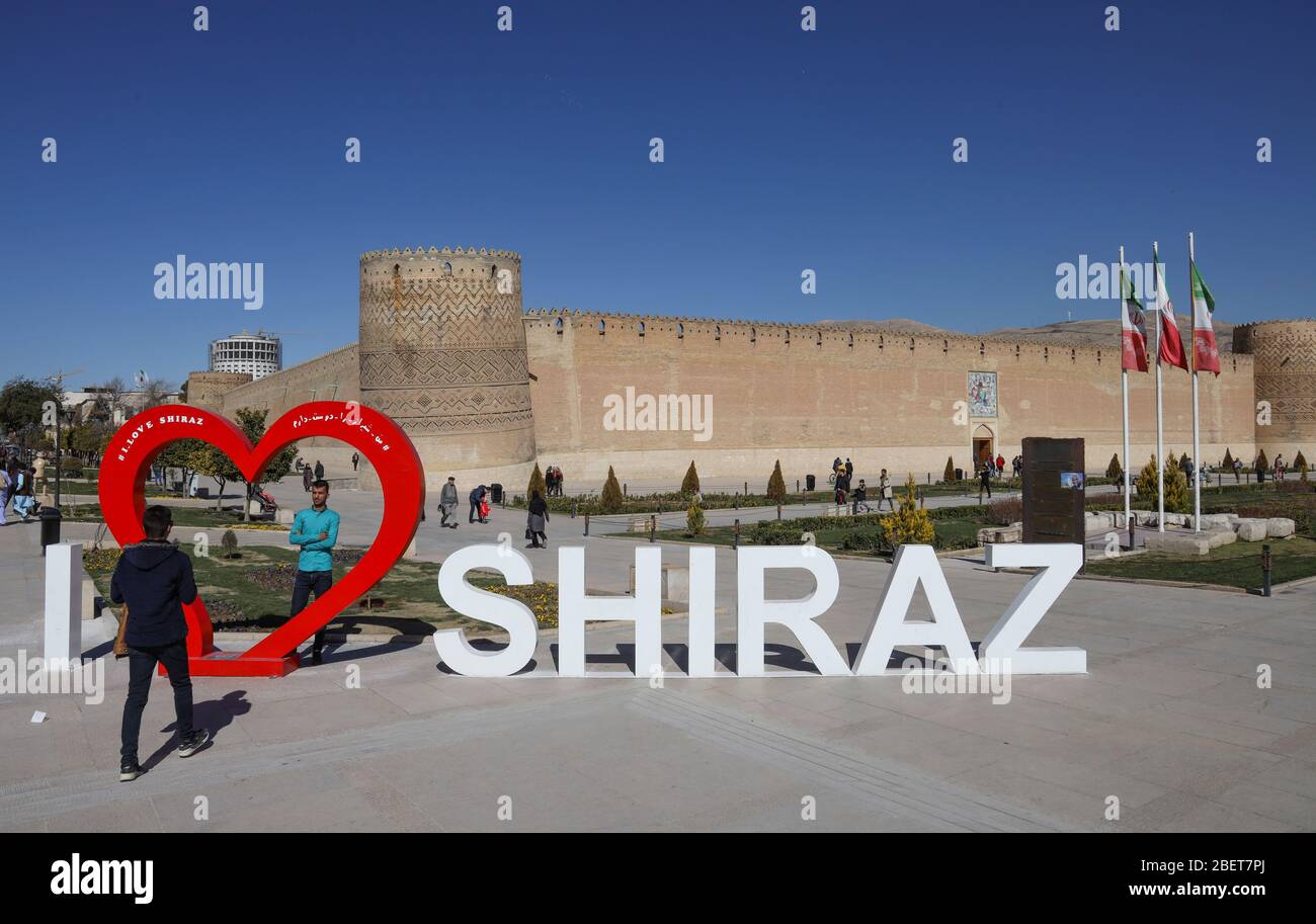 I Love Shiraz segno vicino all'Arg di Karim Khan o Karim Khan Cittadella a Shiraz, provincia di Fars, Iran, Persia, Medio Oriente Foto Stock