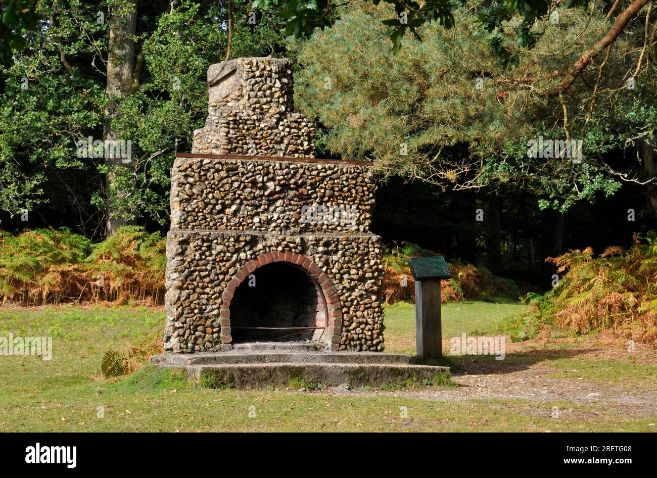 Il caminetto portoghese è un monumento commemorativo di guerra nella New Forest , vicino al villaggio di Lyndhurst, Hampshire, Inghilterra.A unità militare portoghese durante l'abir Foto Stock