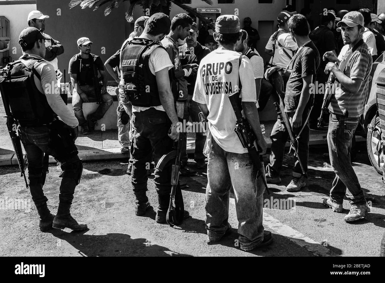 Movimento delle difese automatiche a Michoacan Messico. Comunità armata, poodles civili armati, popolazione in guerra contro uomini d'armi, cartelli della droga e maf messicani Foto Stock