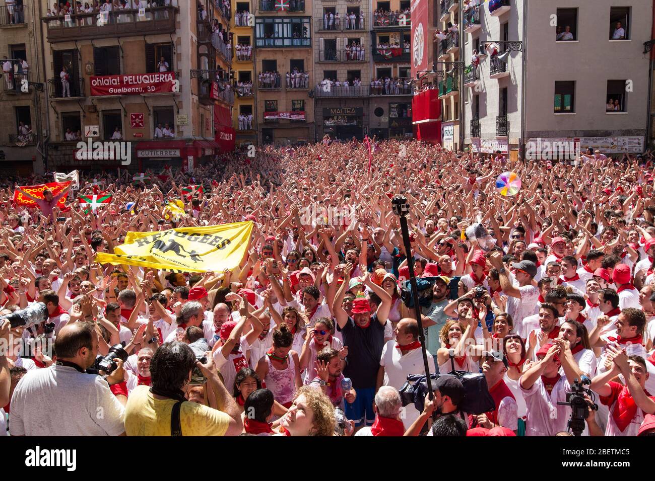 Pepopoli durante il lancio di San Fermin a razzo nella piazza del salone. Luglio 05,2016. (ALTERPHOTOS/Rodrigo Jimenez) /NortePhoto.com Foto Stock
