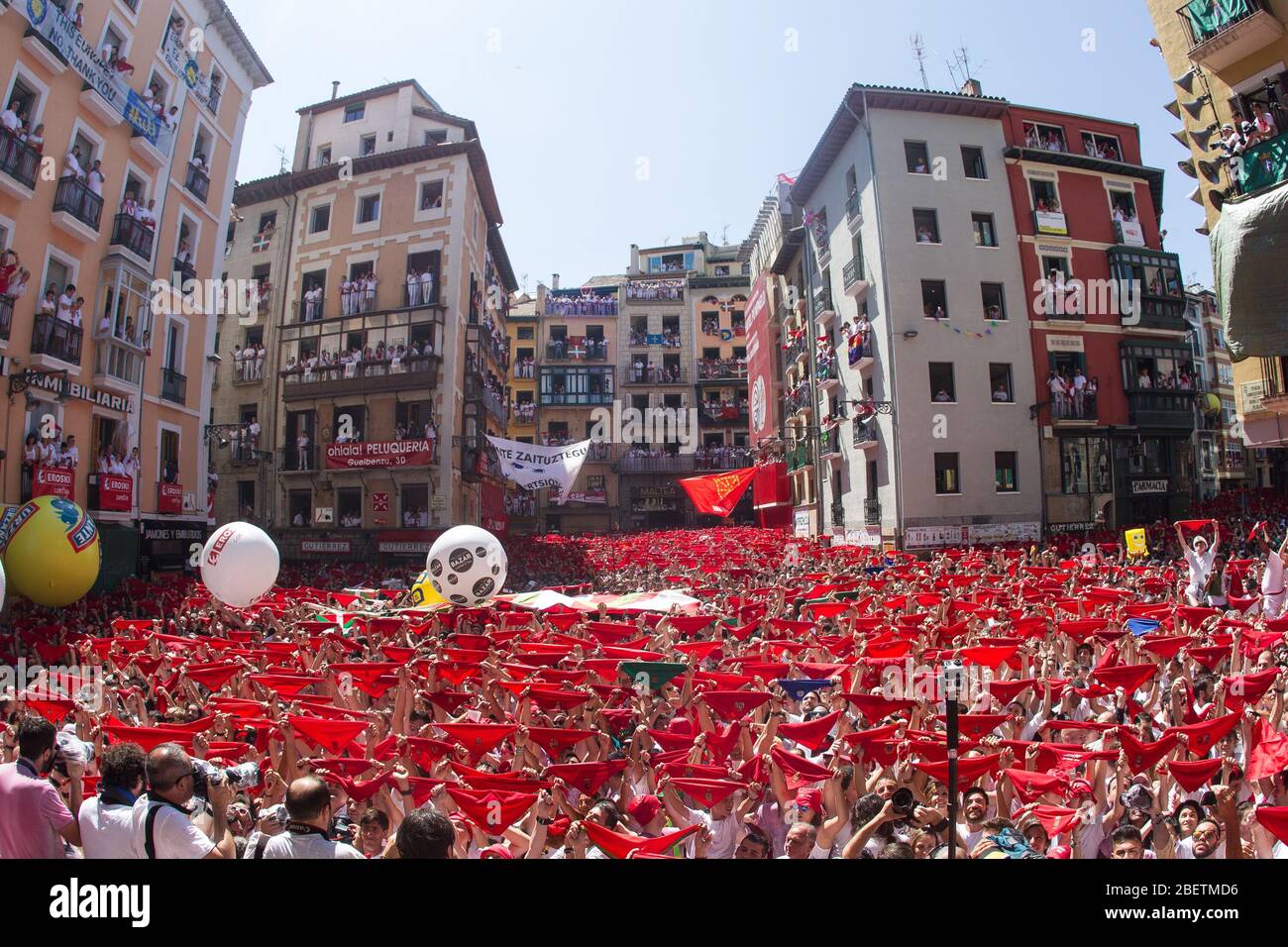 Pepopoli durante il lancio di San Fermin a razzo nella piazza del salone. Luglio 05,2016. (ALTERPHOTOS/Rodrigo Jimenez) /NortePhoto.com Foto Stock