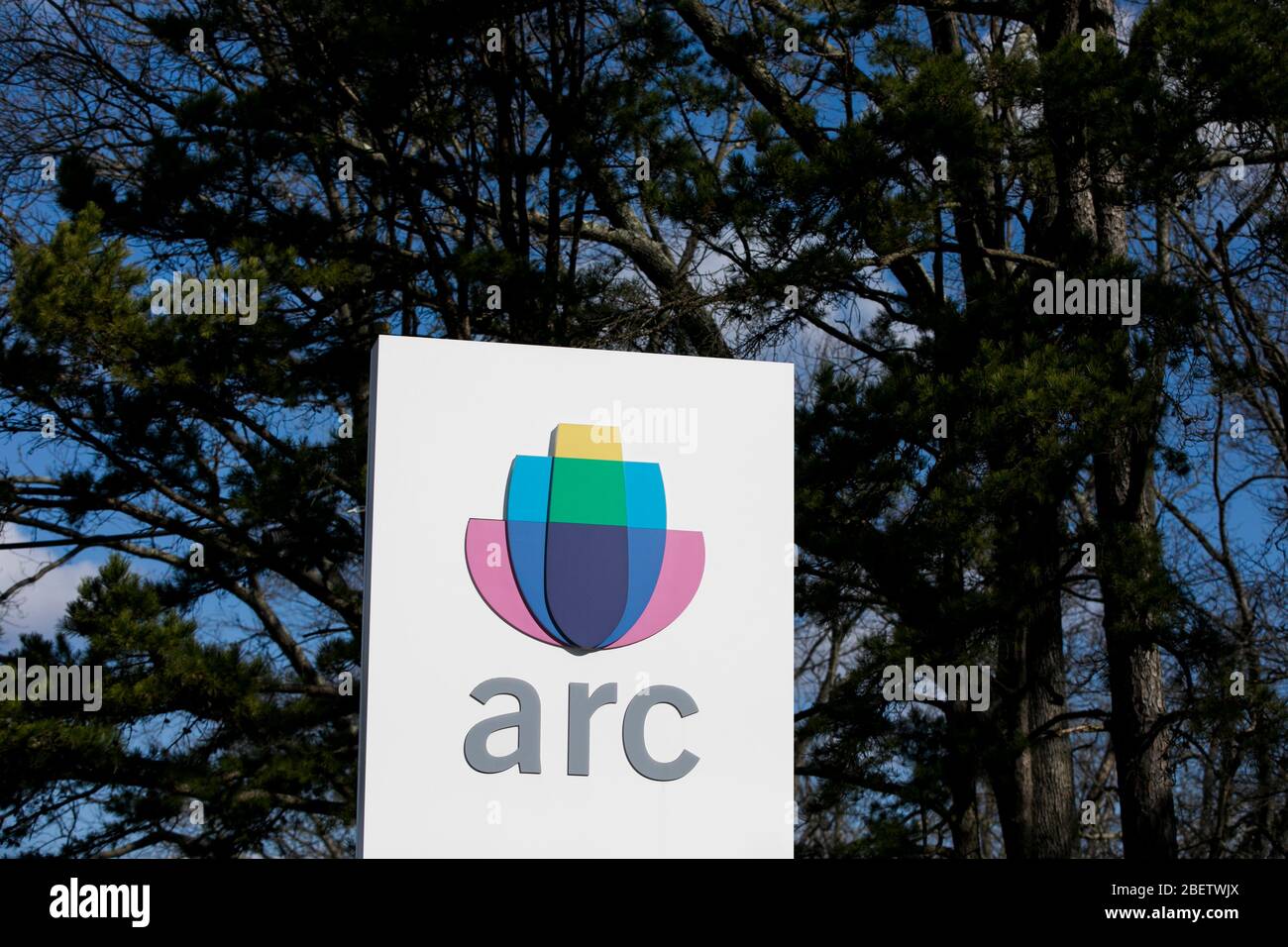 Un logo al di fuori di una struttura occupata da Arc International a Millville, New Jersey il 11 aprile 2020. Foto Stock