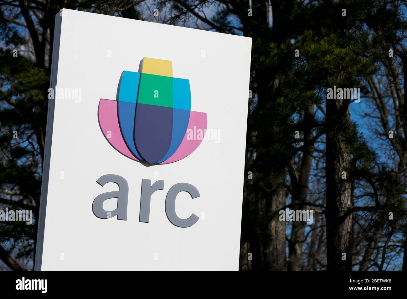 Un logo al di fuori di una struttura occupata da Arc International a Millville, New Jersey il 11 aprile 2020. Foto Stock
