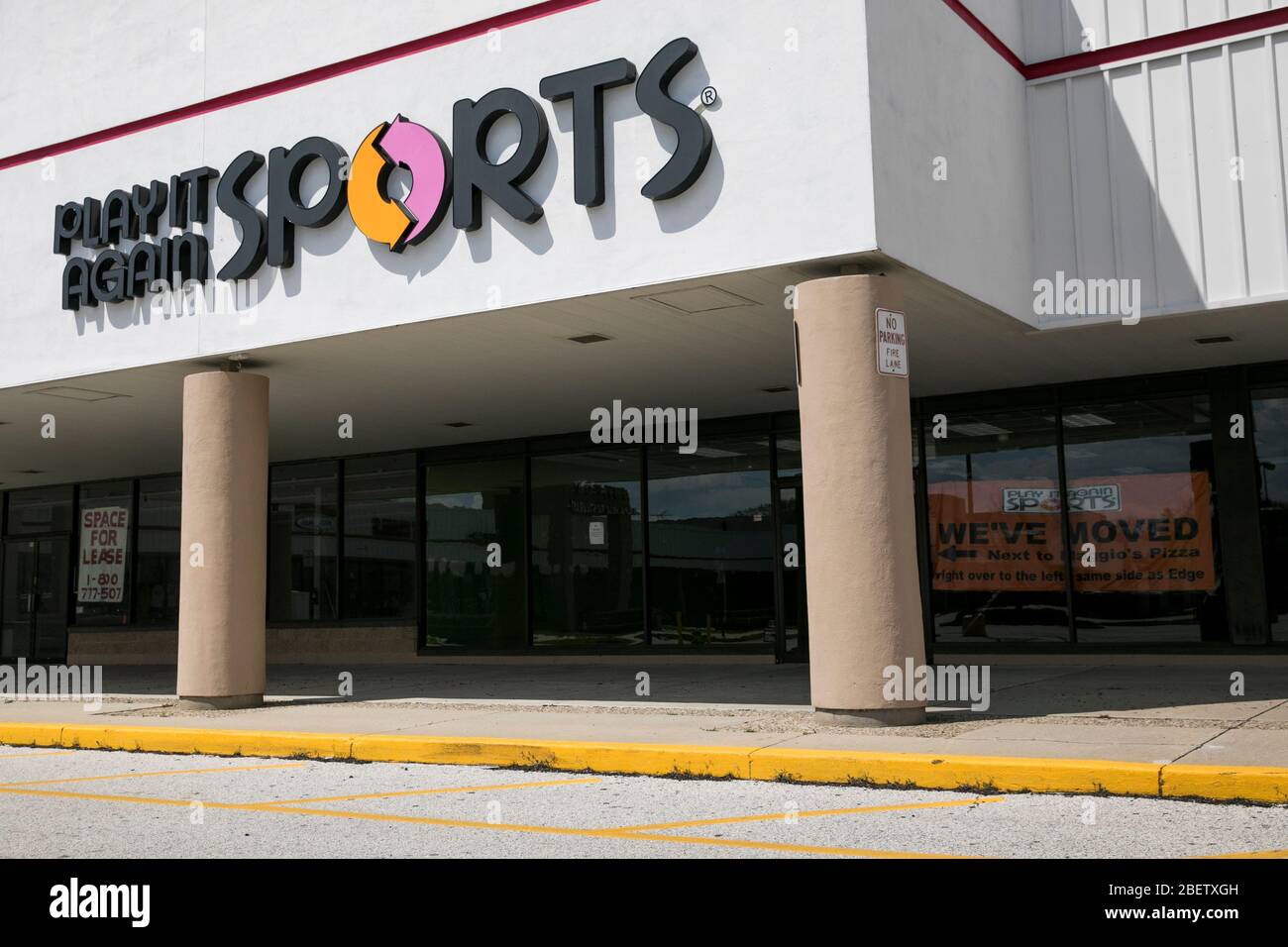 Un logo all'esterno di un punto vendita al dettaglio Play IT Again Sports a Deptford Township, New Jersey, il 11 aprile 2020. Foto Stock