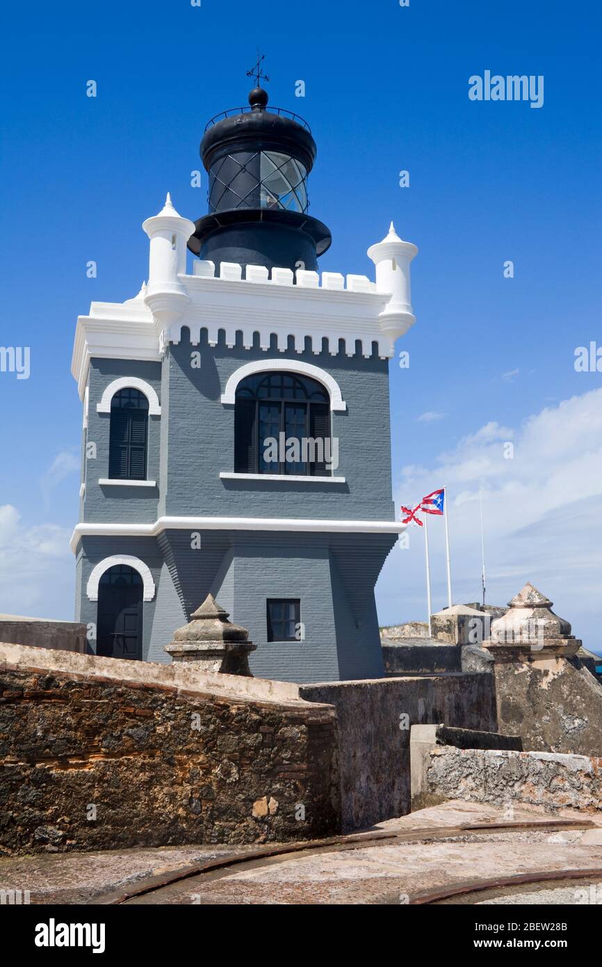 Faro di El Morro sul Castillo San Felipe del Morro, Città Vecchia di San Juan, Isola di Puerto Rico, Stati Uniti d'America Foto Stock