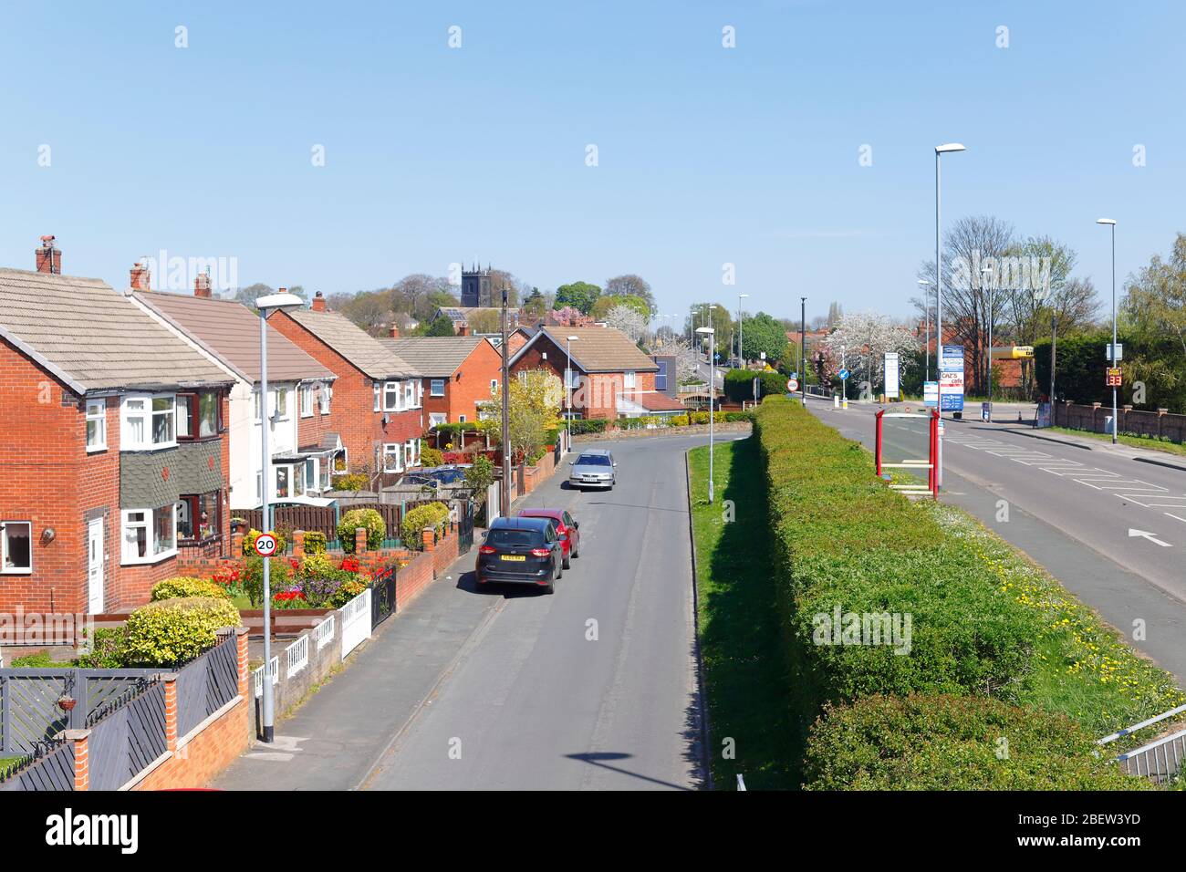 Una parte culd de sac della A642 Wakefield Road a Swillington, che consiste di case semi-staccate. Foto Stock