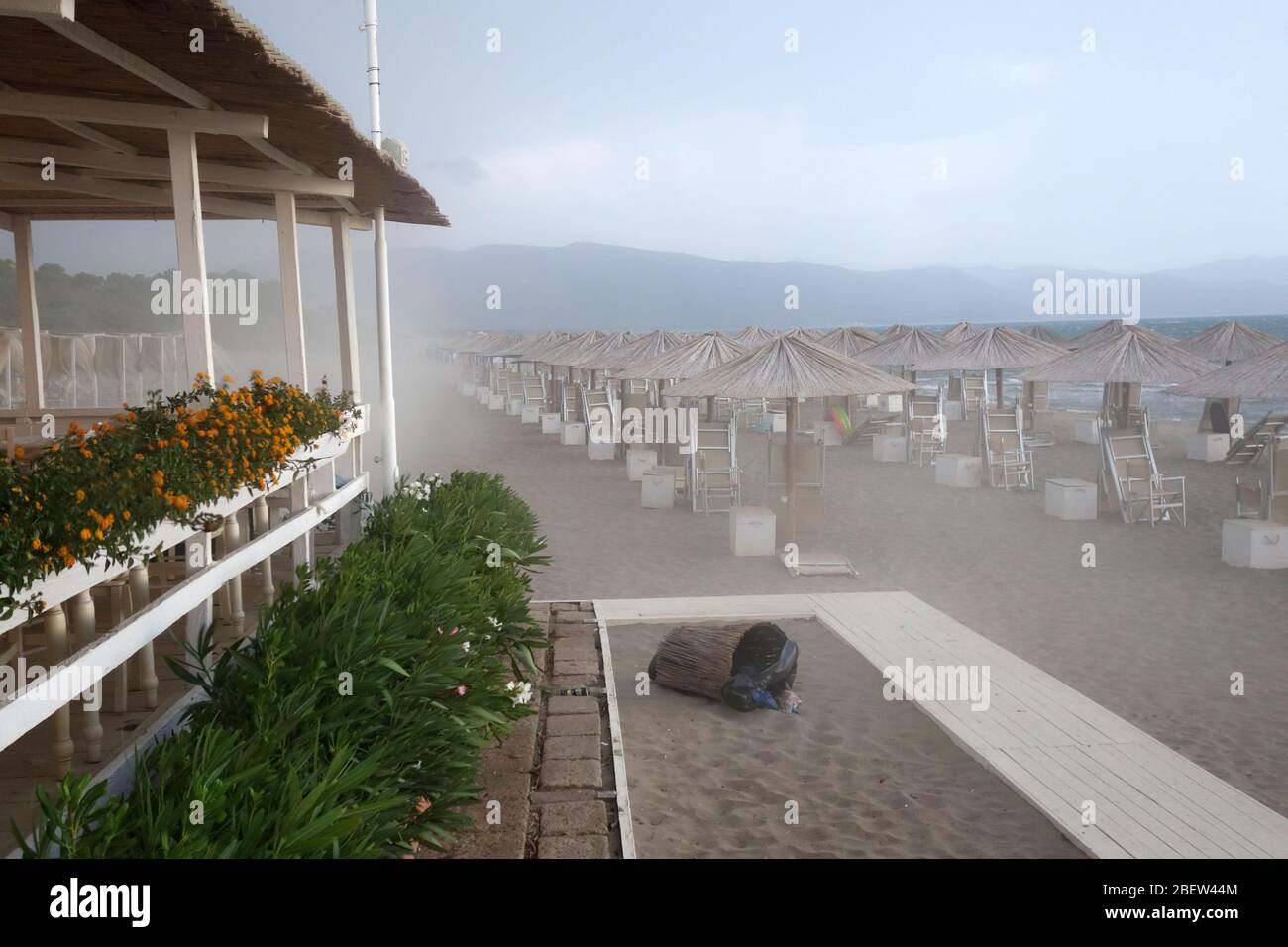 STRANDBAR IM STURM Foto Stock