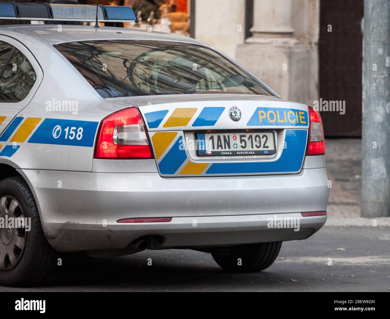 PRAGA, REPUBBLICA CECA - 31 OTTOBRE 2019: Auto della polizia ceca nelle strade di Praga. Chiamata anche Policie Ceske Republiky, è la legge principale di applicazione Foto Stock