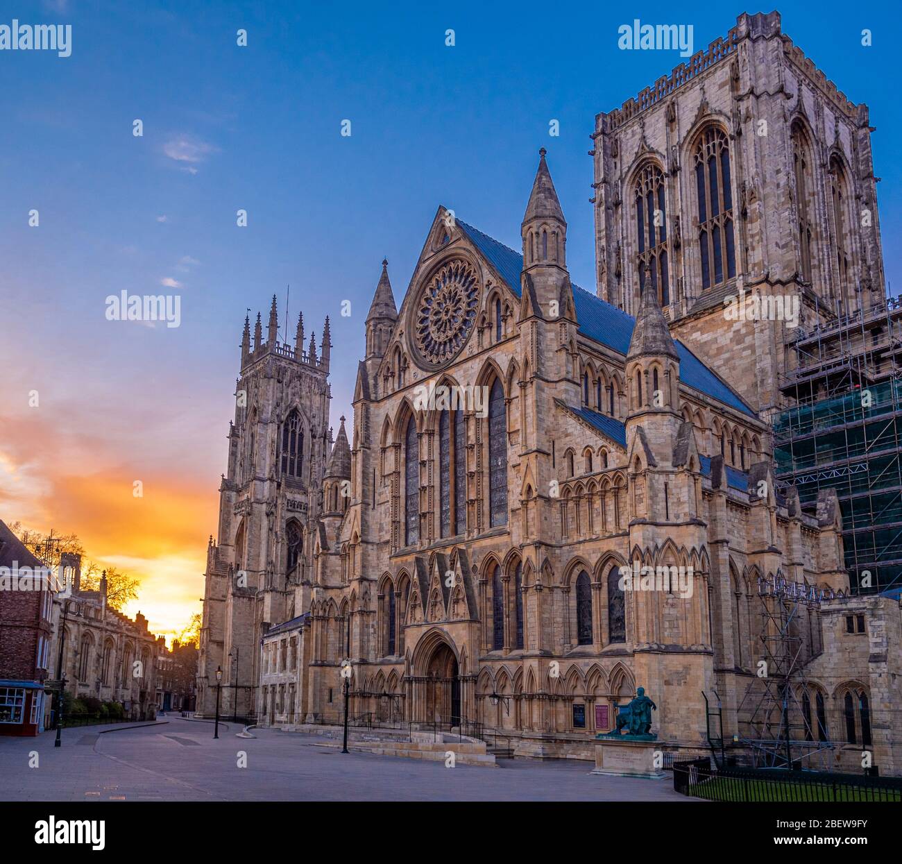 York Minster, presto sera, strade vuote a causa di Covid-19 Lockdown, Regno Unito. Foto Stock