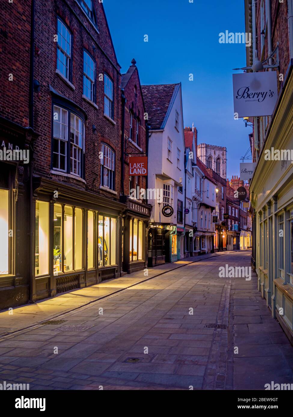 StoneGate, York City Center, prima serata, strada vuota a causa di Covid-19 Lockdown, Regno Unito. Foto Stock