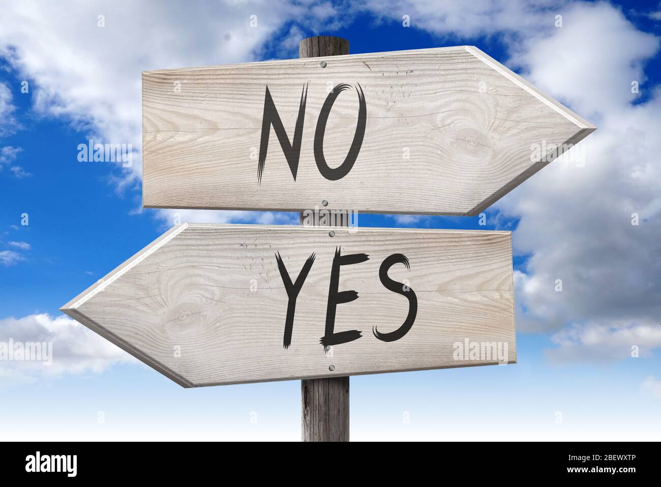 Cartello in legno con due frecce Foto Stock