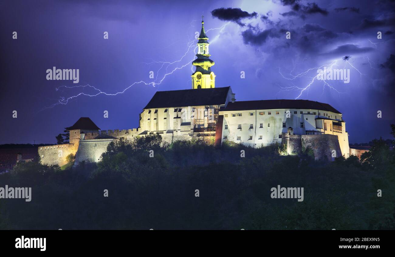 Slovacchia, Nitra castello di notte Foto Stock