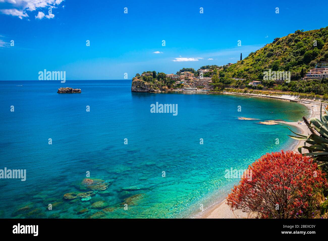 Incredibile vista sulla costa del Mediterraneo, a Mazzaro, Taormina, provincia di Messina, Sicilia Foto Stock