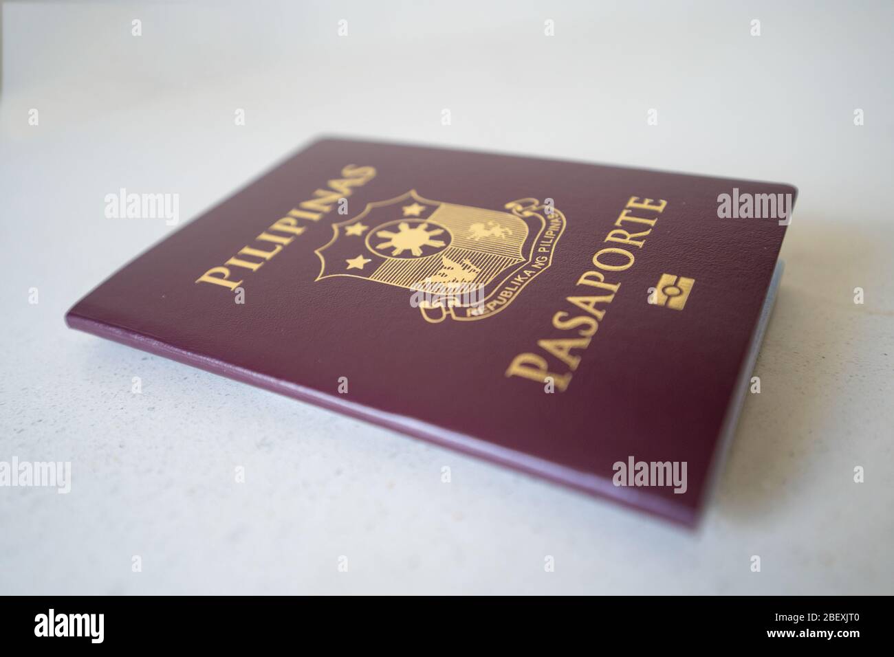 Un passaporto delle Filippine che mostra la copertina Foto Stock