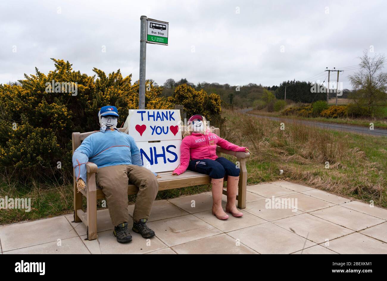 Polwarth, Scottish Borders, Scotland, UK. 16 aprile 2020. La fermata dell'autobus a Polwarth è stata trasformata in un messaggio di ringraziamento per l'NHS durante la pandemia di coronavirus. Iain Masterton/Alamy Live News Foto Stock