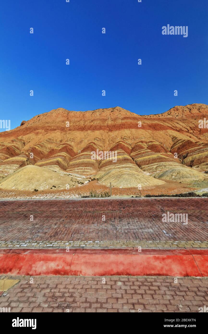 Dalla strada panoramica, la forma di una terra colorata. Zhangye-Danxia Qicai Scenic Spot-Gansu-China-0820 Foto Stock