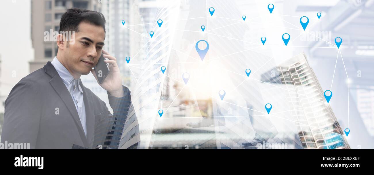 telefono per chiamate aziendali, linea di connessione e social media globali con concetto di icona di posizione internet, comunicazione 5g e ad alta tecnologia Foto Stock