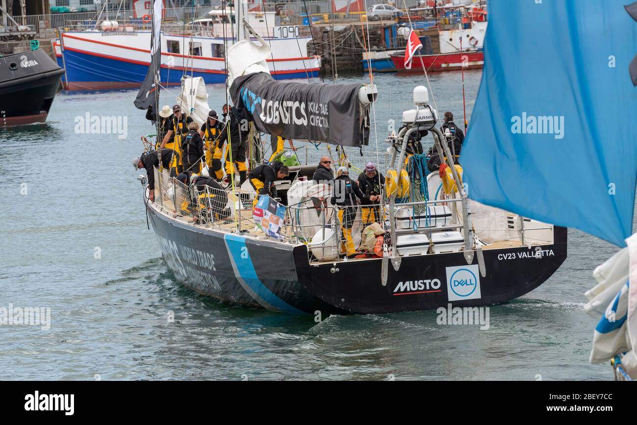 Città del Capo, Sudafrica. 2019. Clipper 70 yacht da corsa WTC Logistics partenza dal molo al Victoria Basin V&A Waterfront, Città del Capo, diretto per Freema Foto Stock