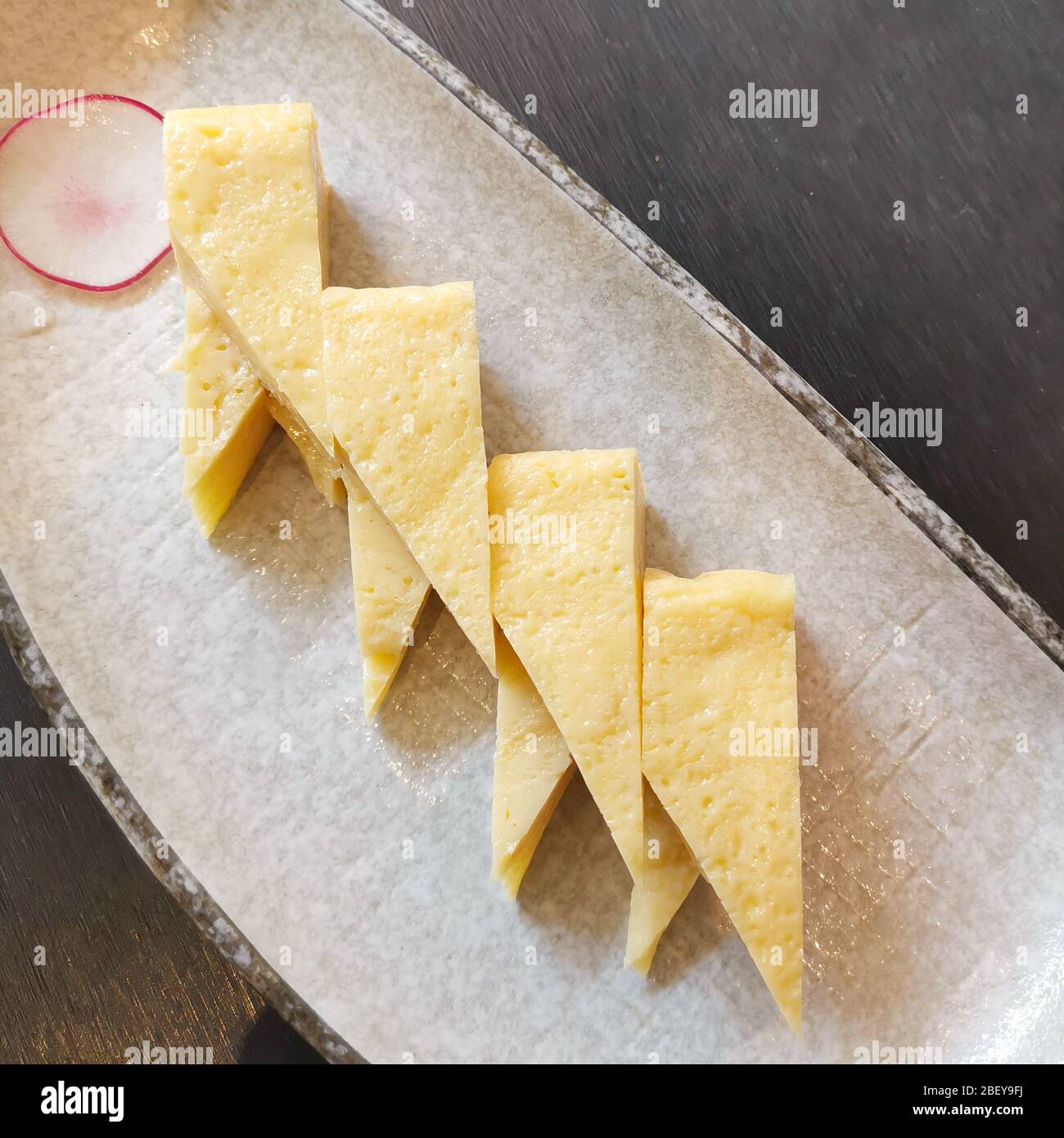 Tamago giapponese sashimi uova dolci servire in giapponese ristorante arrangiare come stile coniglio. Foto Stock