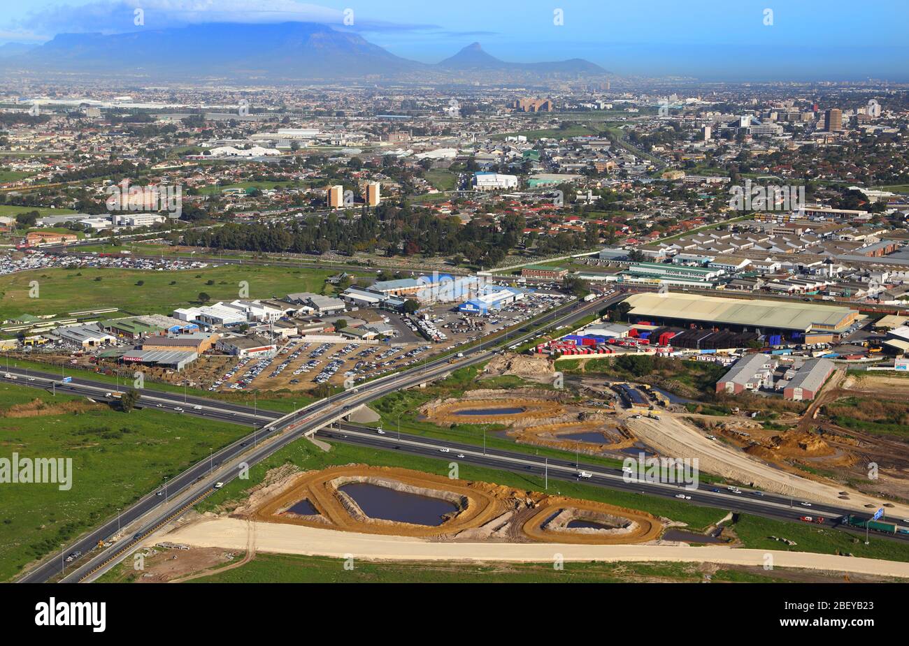 Foto aerea di R300 con Table Mountain sullo sfondo Foto Stock