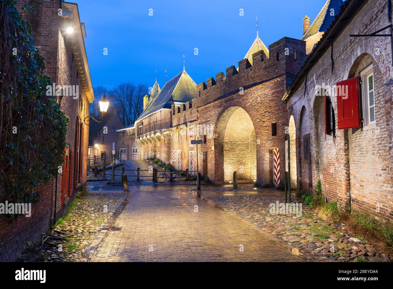 Amersfoort, Olanda al Koppelpoort storico all'alba. Foto Stock