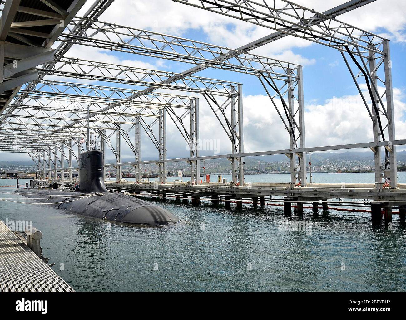 WAIPIO PENISOLA, Hawaii (27 aprile 2012) La Virginia-classe attacco rapido sommergibile USS Texas (SSN 775) è ormeggiata nello stato dell'arte magnetico sottomarino la tacitazione di impianto in punto di fatto cenno alla base comune perla Harbor-Hickam durante una cerimonia del taglio del nastro. Foto Stock